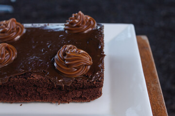 Close-up of decorating a brownie cake.