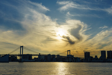 Obraz premium 東京ベイエリアの風景 晴海運河の夕暮れ