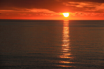 Fototapeta premium 夕陽に輝く海 