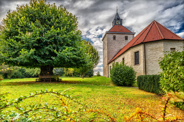 Kirche im Dorf