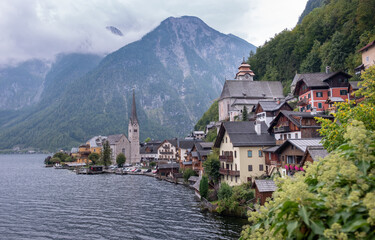 Fototapeta na wymiar Scenic picture-postcard view of the historic Hallstatt, mountain small town in the Austrian Alps in a cloudy autumn day. UNESCO word heritage site.