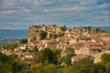 Blick auf Saignon im Luberon in der Provence