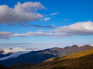Fototapeta na wymiar Sea of clouds and autumn mountains (Zao, Yamagata, Japan)