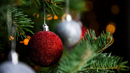 Obraz na płótnie Canvas Christmas decoration and ornaments closeup on a Christmas tree