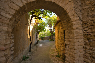 Pittoreskes Dorf Venasque in der Provence