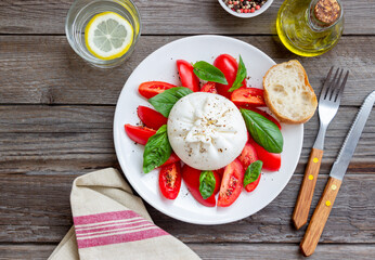 Italian burrata cheese with tomatoes and basil. Salad. Healthy eating. Vegetarian food.