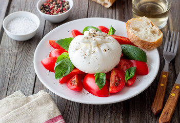 Italian burrata cheese with tomatoes and basil. Salad. Healthy eating. Vegetarian food.