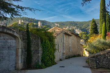 Fototapeta na wymiar Wunderschönes Opéde le Vieux im Luberon in der Provence
