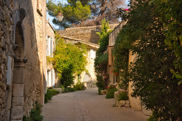 Fototapeta na wymiar Wunderschönes Opéde le Vieux im Luberon in der Provence