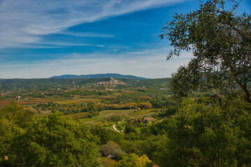 Blick auf Bonnkeux im Luberon in der Provence