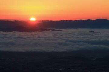 つばくろ谷 からの雲海と日の出（福島市）