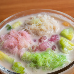 chilled sweet vermicelli in coconut milk