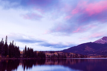 Fototapeta premium Sunrise on a lake in the Canadian Rockies