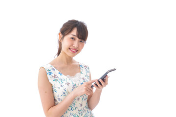 アプリ・スマホを使う若い女性