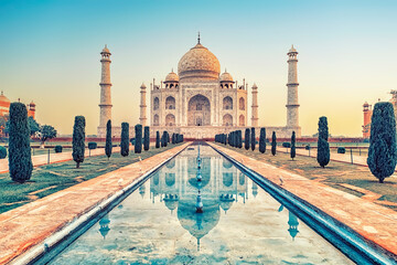 Obraz premium Taj Mahal mausoleum in Agra, Uttar Pradesh, India