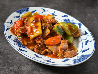 Pollo agridulce con guarnición de arroz