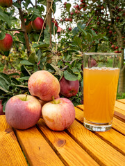 apples and apple juice