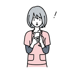 立ってスマートフォンを操作して何かに気づいて驚いた看護師の女性