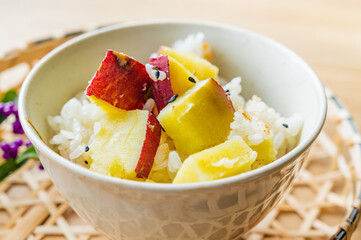 秋の味覚　さつま芋ご飯