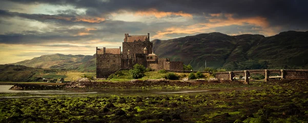 Deurstickers Schots kasteel bij zonsondergang © Matteo Banfi 