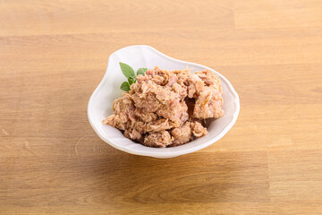 Canned tuna fish with oil