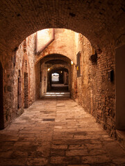 Italia,Toscana, Siena, il paese di Colle val d'Elsa. Via delle Volte.