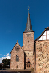 Fototapeta na wymiar Kirche des ehemaligen Benediktinerklosters in Schlüchtern in Hessen, Deutschland 