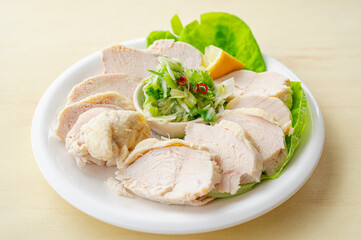 蒸し鶏とネギ塩だれ