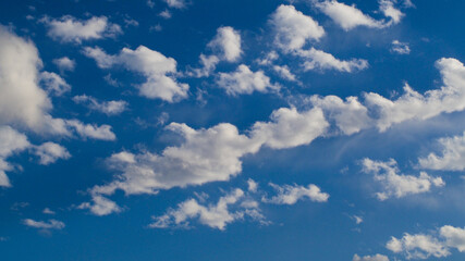 Altocumulus castellanus, nuages précurseurs d'un temps orageux imminent
