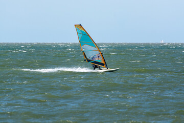 Extreem watersport in cold water of North Sea