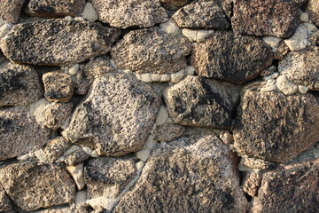 Mauer aus Natursteinen
