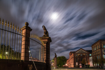 Mannheimer Schloß nachts mit ziehenden Wolken, Detail mit Mond