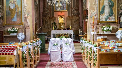 Fototapeta na wymiar Kościół gotycki stary ozdoby kwiaty piękny