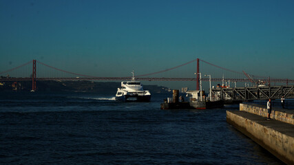 lisboa - tejo - rio - barco 
