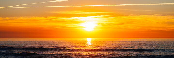 Fototapeta premium Sunset over Atlantic Ocean