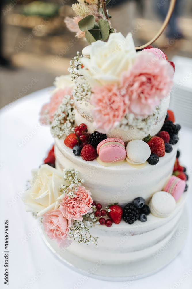 Wall mural Beautiful wedding cake close-up