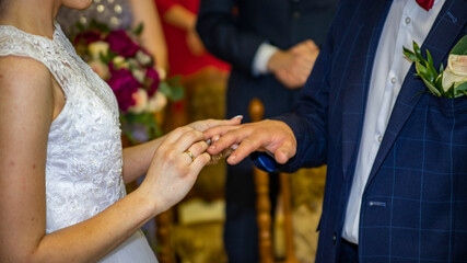 Ślub dłonie zaręczeni wesele razem obrączki