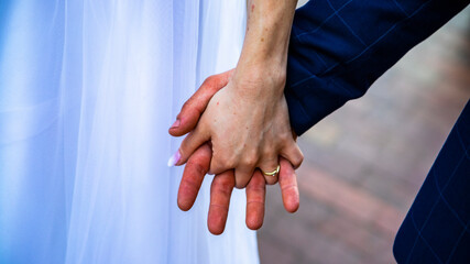 Ślub dłonie zaręczeni wesele razem obrączki - obrazy, fototapety, plakaty