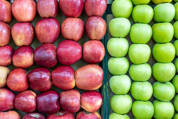 red, green apples are in row