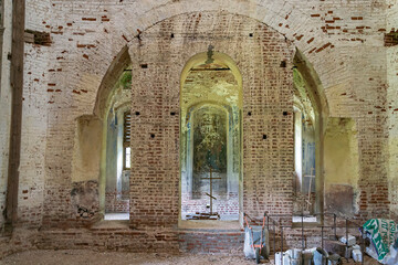 Fototapeta na wymiar interior of the old Orthodox church