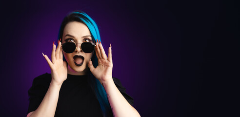 Large banner Woman in black friday, shopping, expressions, with sunglasses, surprised face, and other expressions, blue hair, copy space, black background, neon style for websites, billboards