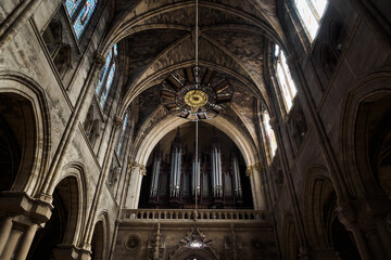 Naklejka premium Vault and organ interior of the Saint Louis des Chartrons Catholic Church in Bordeaux