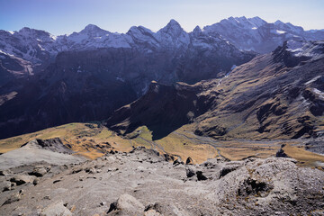 Jungfrauregion, Schidhorn, its diversity makes the region unique. Lauterbrunnen is just as charming in summer as it is in winter. Hiking fans can enjoy the panorama on 300 kilometers amazing way