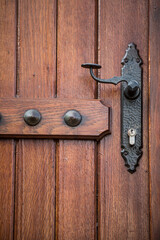 Obraz premium Iron decorated door handle on a wooden door