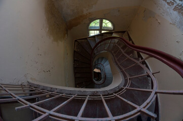 Fototapeta premium Staircase in abandoned villa of Leon Allart in Łódź, Poland