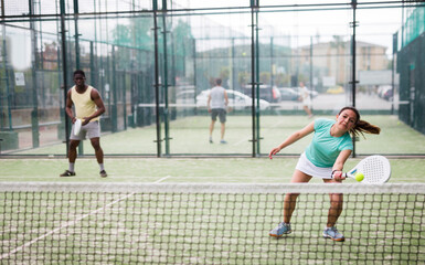 Obraz premium Two sports couples playing padel on the tennis court