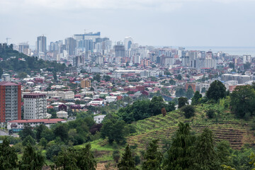 Naklejka premium ariel panoramic view of old city and skyscrapers with the sea from the mountains