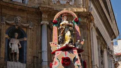  Statue of Santa Rosalia in the  Carro Trionfale (triumphal float) festival in Palermo, Sicily © Daniel Garcia De Marina Bravo/Wirestock