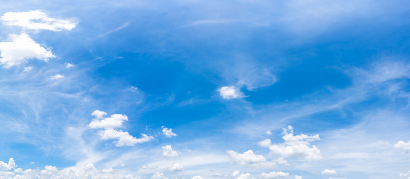 Panorama fluffy clouds in blue sky © Singha songsak