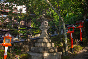 山のお寺の風景